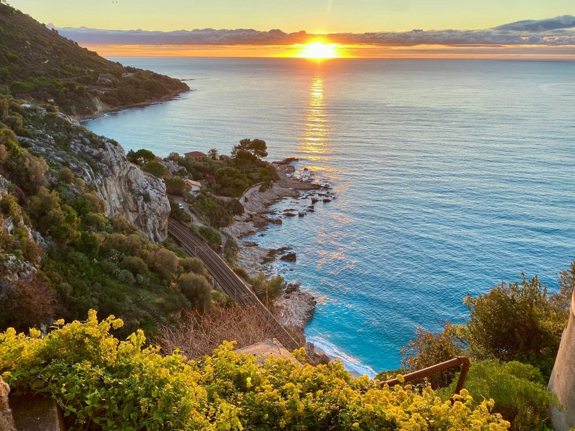 Kiss Of Sea - Balzi Rossi & Baia Beniamin Daire Ventimiglia Dış mekan fotoğraf